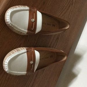 Shoes do not fit my foot. Bought in Chicago and live three hours from store